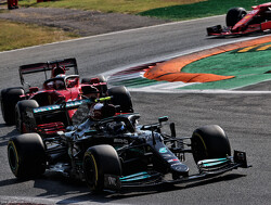  Samenvatting VT1 GP Rusland:  Verstappen jaagt op Hamilton en Bottas, die nipt sneller zijn