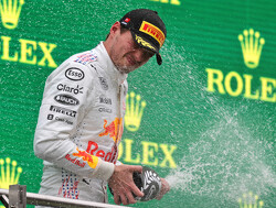 Wereldkampioen Verstappen valt ook in de prijzen in online-racewereld