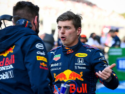 Verstappen crasht en vergooit pole position