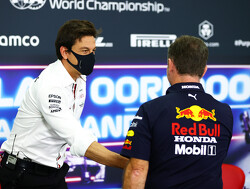 Häkkinen ziet compleet duel: "Gevecht tussen Lewis en Max, Horner en Wolff"