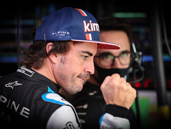 Alonso geniet op Losail: "Vrolijke dag voor een vrolijke man"