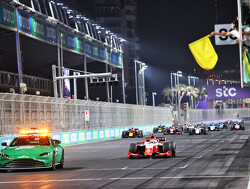 Formule 2-coureur Fittipaldi heeft hielbeen gebroken na heftige startcrash in Jeddah