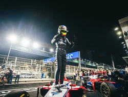 Piastri met pole op weg naar titel