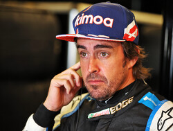 Alonso moet onder het mes: "Platen moeten uit mijn gezicht worden gehaald"