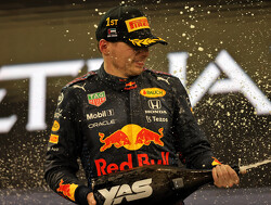 Video:  De podiumceremonie vanaf de champagnefles van Verstappen