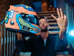 Ricciardo toont nieuw helmdesign voor 2022