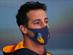 Ricciardo beaamt zichtproblemen met nieuwe banden: "Ze zitten ons echt in de weg"
