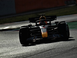 Ricciardo: "Mercedes en Red Bull spelen verstoppertje"
