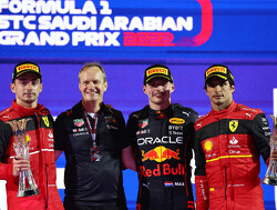 <b></noscript>Video :</b> The Saudi podium ceremony through the eyes of Verstappen’s champagne bottle” title=”<b>Video :</b> The Saudi podium ceremony through the eyes of Verstappen’s champagne bottle”/></source></source></picture></a>
                                                    </div>
<div class=