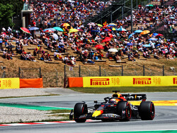 <b> Uitslag Grand Prix van Spanje: </b> Verstappen wint ondanks DRS-probleem, drama voor Leclerc