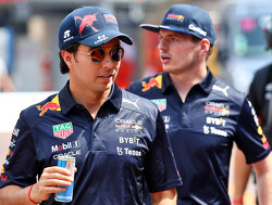Perez eert Mexicaanse raceheld met Monaco-helm