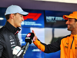  Video:  Ricciardo voorziet Russell van een handtekening