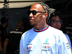 Hamilton in gevecht met zijn eigen Mercedes: "Gaat een moeilijk weekend worden"