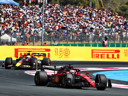 Gevecht tussen Ferrari en Red Bull ‘gebeurt altijd op de baan’