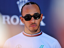 Hamilton aims for new Mercedes contract