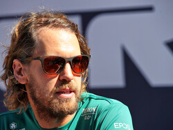 Vettel leeft mee met De Vries: "Ik hoop dat dit zijn carrière geen deuk geeft"