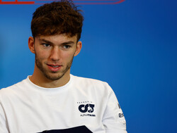 <b> Videos: </b> Gasly was caught taking a picture of BeReal in the press room” title=”<b>  Videos: </b> Gasly was caught taking a picture of BeReal in the press room”/></source></source></picture></a>
                                                    </div>
<div class=