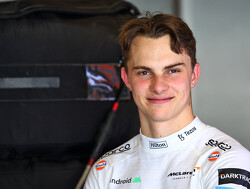 Piastri bezoekt McLaren-fabriek voor de eerste keer