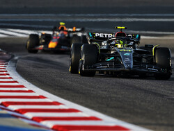 Hamilton: "RB19 is meest dominante Formule 1-auto die ik ooit heb gezien"
