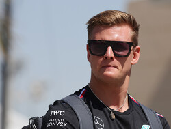 Schumacher rijdt 152 rondjes tijdens eerste Mercedes-test