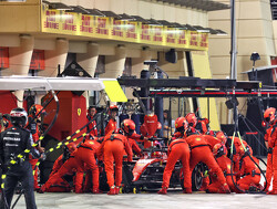 Ferrari verslaat Red Bull tijdens de pitstops