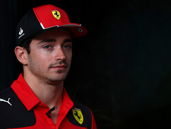 Leclerc ontkent Ferrari-geruchten: "Weet niet waar het vandaan komt"