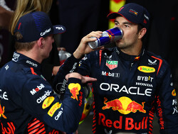  Video:  Red Bull-coureurs grappen er op los in Jeddah