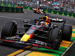  Uitslag Grand Prix van Australië:  Verstappen wint na absurde chaos met 3 rode vlaggen