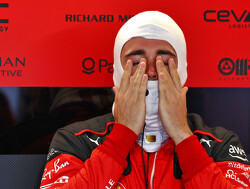 Brundle kritisch op Leclerc:  "Hij moet stoppen met crashen"