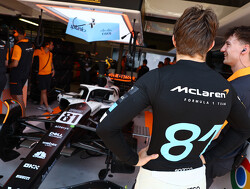  Video:  McLaren-coureurs Norris en Piastri spelen verstoppertje