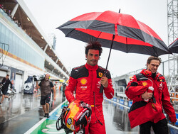 Sainz verwacht wisselend presterende Ferrari bij aankomende Grands Prix