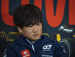 Tsunoda woest op stewards: "Ze zijn dol op de topteams"