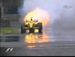 Fisichella zet Spa in vuur en vlam met motorplof - 2002