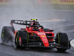 Uitslag vrije training GP België: Sainz verslaat beide McLarens in de regen