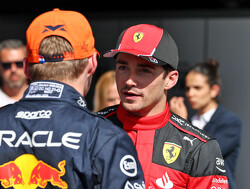 Leclerc looft kartrivaal Verstappen: "Hij verdient alles wat hem overkomt"