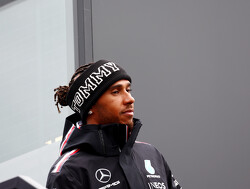 <b></noscript>Video:</b> Questo è ciò che Lewis Hamilton indosserà nel fine settimana del Gran Premio” title=”<b>Video:</b> Questo è ciò che Lewis Hamilton indosserà nel fine settimana del Gran Premio” loading=”lazy”/></source></source></picture>
                                                    </div>
<div class=