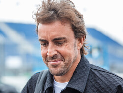 Alonso grapt: 'Dacht aan move op Max bij herstart, maar dan kon ik circuit niet verlaten'