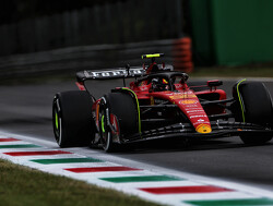  Uitslag kwalificatie Italië:  Sainz verslaat Verstappen, Ferrari's ontlopen straf