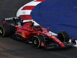  Uitslag Grand Prix van Singapore:  Sainz doorbreekt Red Bull-overheersing en wint spektakelstuk