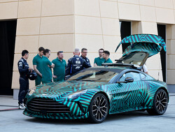 Aston Martin hult Safety Car in camouflage-kleuren