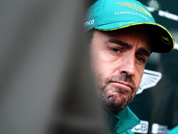 Alonso zwaar bestraft na Russell-crash