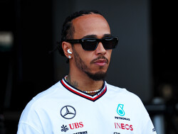 Hamilton wijst ideale opvolger bij Mercedes aan