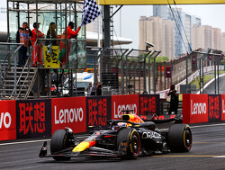  Uitslag Grand Prix van China:  Solide Verstappen heeft concurrentie geen kans en grijpt zege