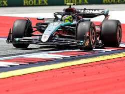 Mercedes beboet na bizar pitstop-moment Hamilton