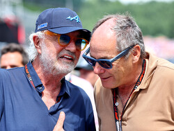 Briatore lacht om Newey-geruchten: "Wie is dat?"