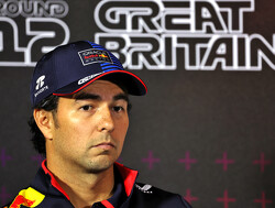 Perez eert Red Bull met opvallend helmdesign