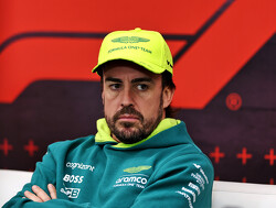 Alonso haalt uit naar FOM: "Ze moeten verkopen dat ik de chagrijnige man ben"