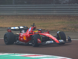 Bekijk hier de eerste Ferrari-meters van Hamilton!