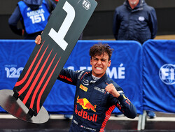 Red Bull-toptalent Lindblad moet opvolger Verstappen worden