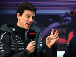 Wolff reageert kortaf op geruchten over Verstappen